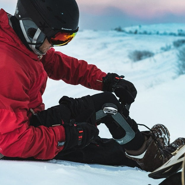 skiing-knee-brace-armor-fourcepoint-rigid-acl-brace-motioncare